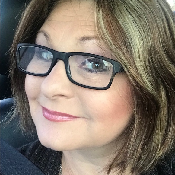 Meet Your Posher - Picture 4 of 7